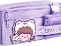 Eine lila Federmappe mit süßen Aufklebern und dem Schriftzug "Lucky Girls". Perfekt für das federmappe reinigen!