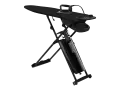 Ein schwarzes Bügelsystem von Laurastar, bereit zum Entkalken.