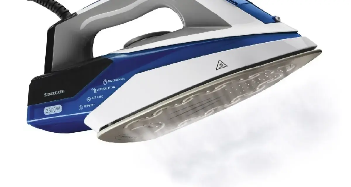 Bügelpresse von Lidl mit 2800W Leistung, Dampffunktion und Touchsensor für faltenfreie Kleidung.