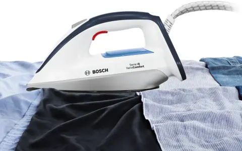 Bosch Dampfbügelstation Serie 6 mit VarioComfort-Technologie glättet mühelos verschiedene Stoffe wie Hemden, Hosen und Jeans.