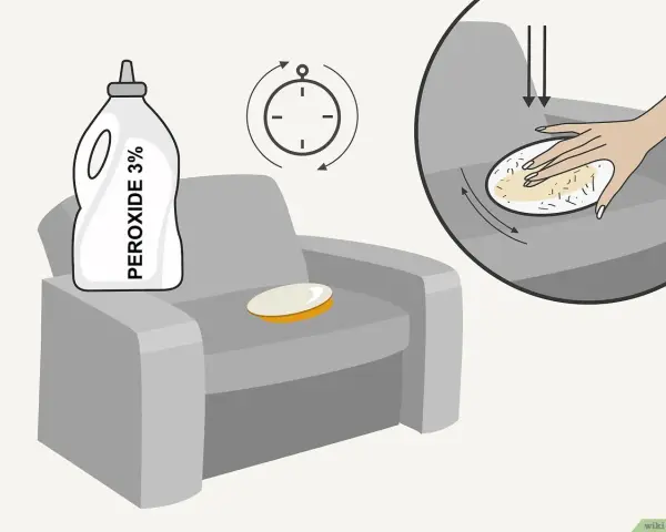 Peroxidflasche neben Sessel mit gelbem Fleck. Hand tupft Fleck mit Tuch ab, um senf fleck entfernen. Timer zeigt Wartezeit an.