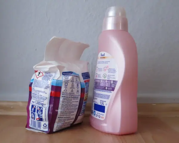 Perwoll flüssig und ein Waschmittelpaket für die **Wolle waschen**.