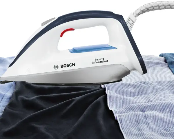 Bosch Dampfbügelstation Serie 6 mit VarioComfort-Technologie glättet mühelos verschiedene Stoffe wie Hemden, Hosen und Jeans.