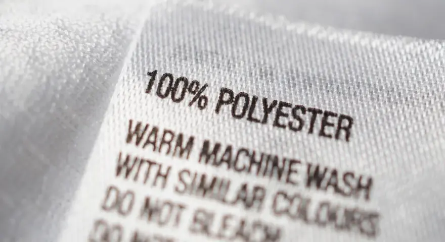 Pflegeetikett: 100% Polyester. Warm in der Maschine waschen mit ähnlichen Farben. So bleibt Ihr Polyester-Kleidungsstück lange schön.