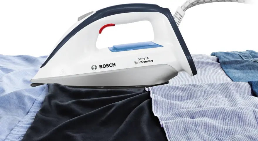 Bosch Dampfbügelstation Serie 6 mit VarioComfort-Technologie glättet mühelos verschiedene Stoffe wie Hemden, Hosen und Jeans.
